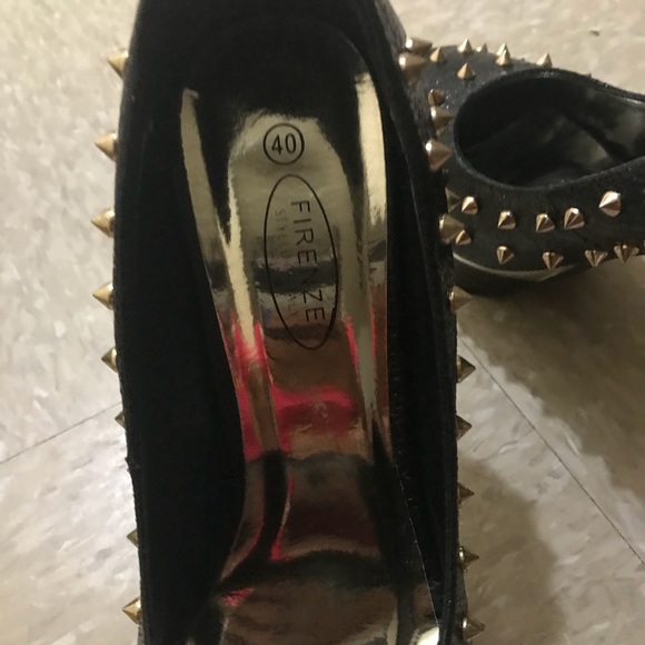 Shoes - Picture 4 of 6